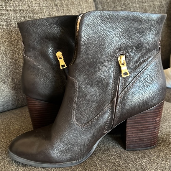 Luca Lane Kat Brown Fold Over
Bootie Size 11 - Picture 5 of 15